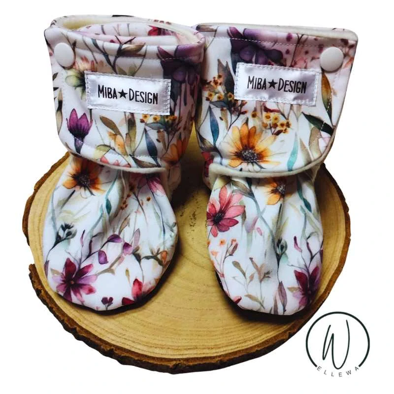 Capáčky softshell/beránek -kvítí a bílé