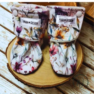 Capáčky softshell/fleece-kvítí na bílé